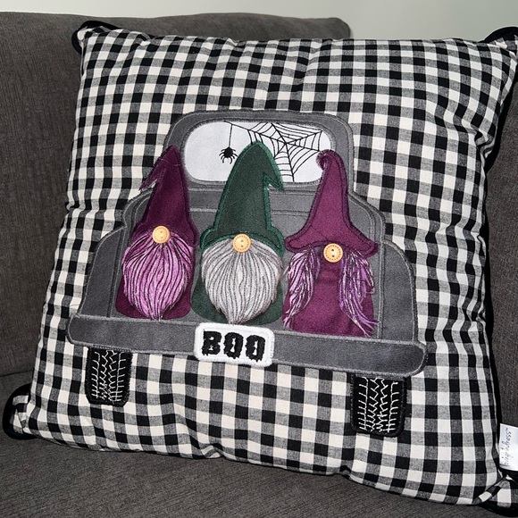 NWT 2022 release 🎃 Gnome BOO Throw Pillow 20” Orange 🍂 Fall Halloween - Picture 1 of 5